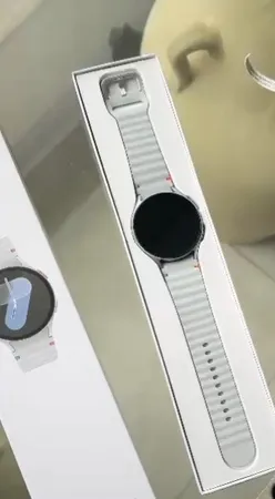 ساعت هوشمند سامسونگ مدل Galaxy Watch 7 44mm دارای قابلیت های کنترل موسیقی (Music Player) بند پلاستیک