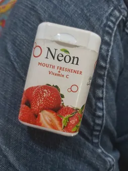 قرص خوشبو کننده دهان نئون با طعم توت فرنگی - 15 گرم