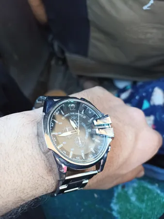 ساعت مچی عقربه‌ای مردانه مدل اسپرت شاخدار کد Dzl 3