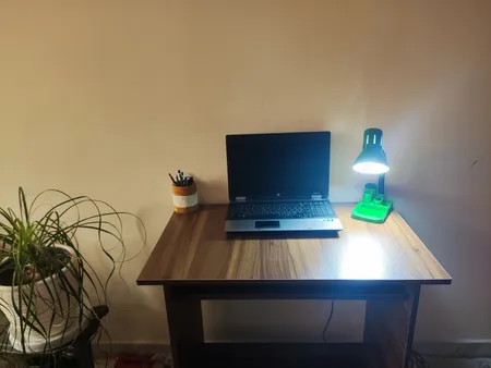 میز تحریر مدل الیت