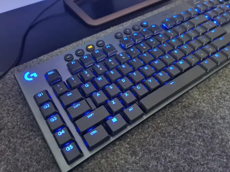 کیبورد مخصوص بازی لاجیتک مدل  G913 Clicky Switch