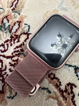 ساعت هوشمند دبلیو اِس مدل WS-81 mini دارای قابلیت های صفحه نمایش رنگی، صفحه نمایش لمسی، کنترل موسیقی (Music Player)، کنترل سطح اکسیژن خون، قابلیت مکالمه مستقیم، قابلیت تغییر طرح ساعت یا تم بند سیلیکون