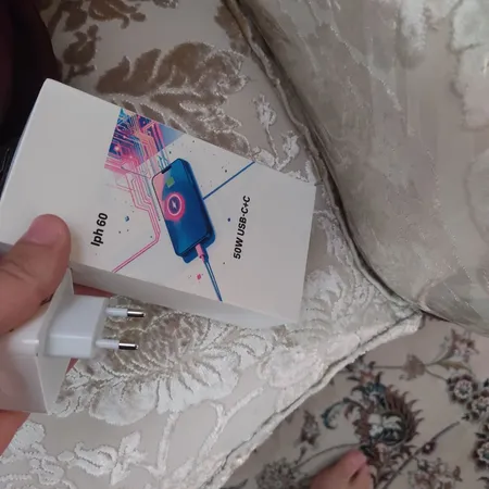 شارژر دیواری 50 وات مدل iph60 به همراه کابل USB-C به لایتنینگ