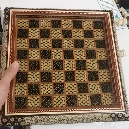 صفحه شطرنج خاتم کاری هنرلوکس مدل مربعی به همراه مهره