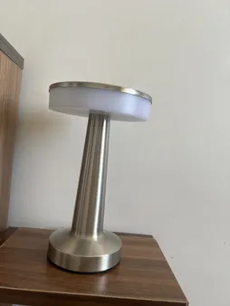 آباژور رومیزی مدل شارژی JC48