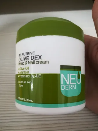 کرم مرطوب‌کننده دست و ناخن نئودرم مدل Olive Dex حجم 150 میلی‌لیتر