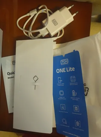 گوشی موبایل تی سی اچ مدل One Lite دو سیم کارت ظرفیت 64 گیگابایت و رم 4 گیگابایت