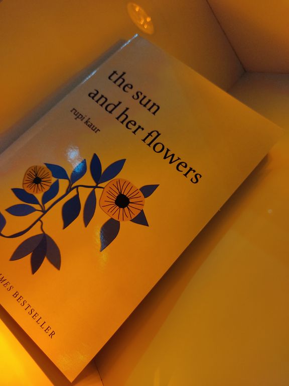 مشخصات، قیمت و خرید کتاب The Sun and Her Flowers اثر Rupi Kaur نشر McMeel |  دیجی‌کالا
