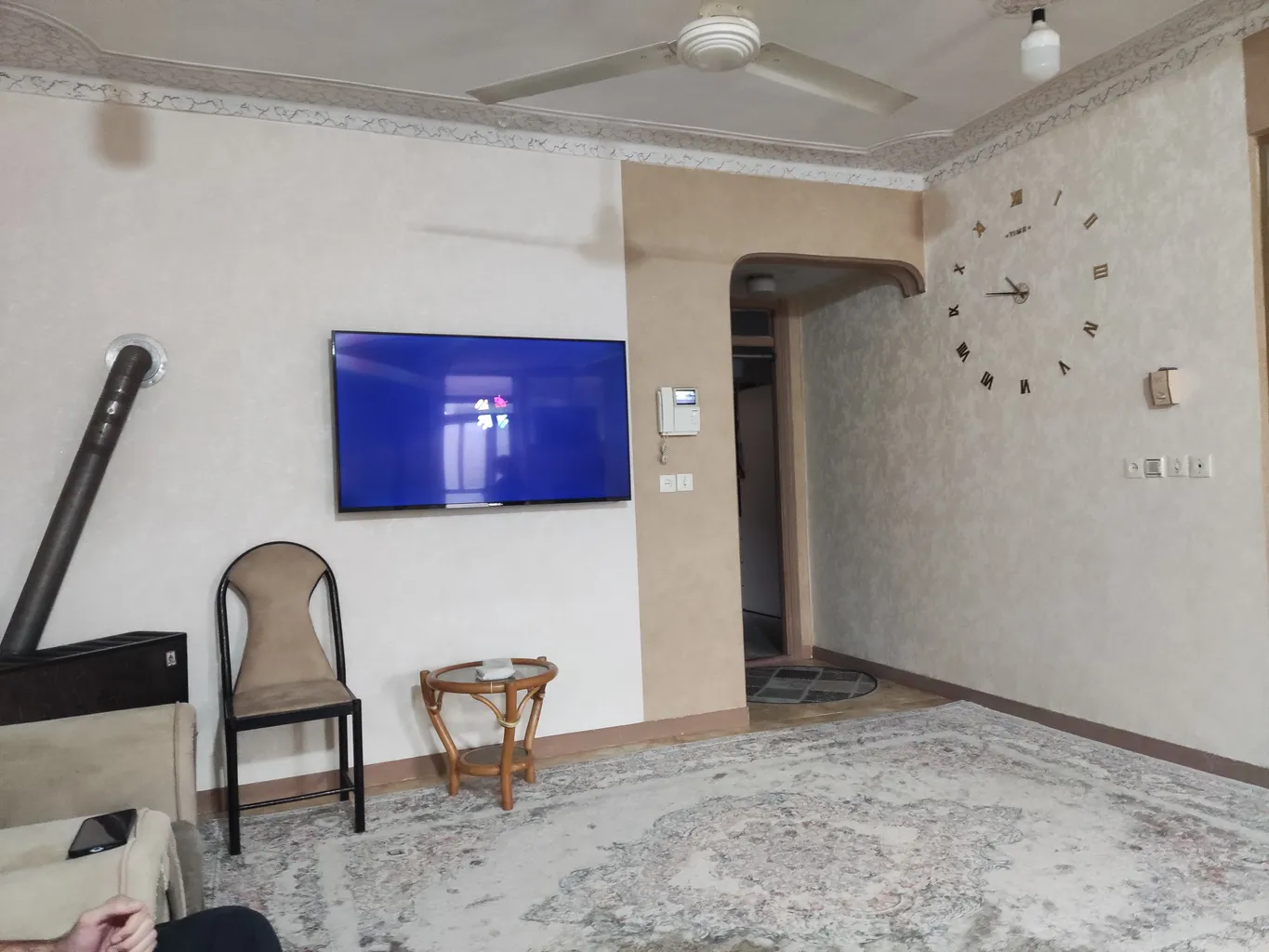 پایه دیواری برتاریو مدل S50 مناسب برای تلویزیون های 40 تا 50 اینچی