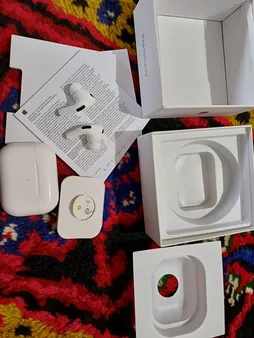 هدفون بلوتوثی مدل AirPods Pro 2nd Generation همراه با محفظه شارژ