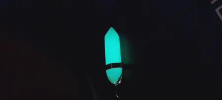 آویز گردنبند مدل سنگ منشوری