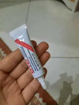 چسب مژه ضد آب eye مدل eyelash adhesive حجم 7 گرم