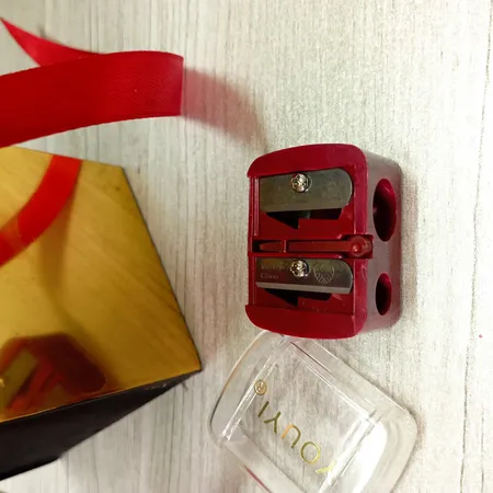 مداد تراش آرایشی یویی مدل pro