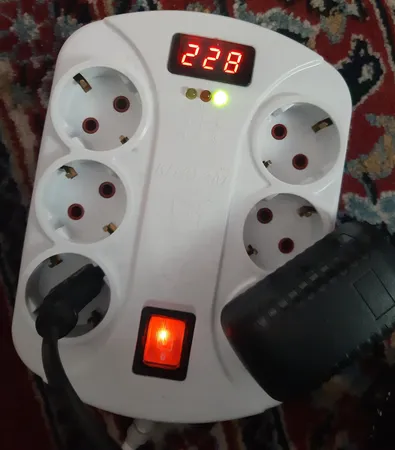 محافظ ولتاژ خیام الکتریک مدل KH8054