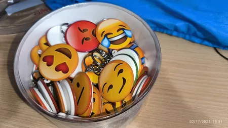 جاکلیدی خندالو مدل ایموجی کد 24 مجموعه 50 عددی