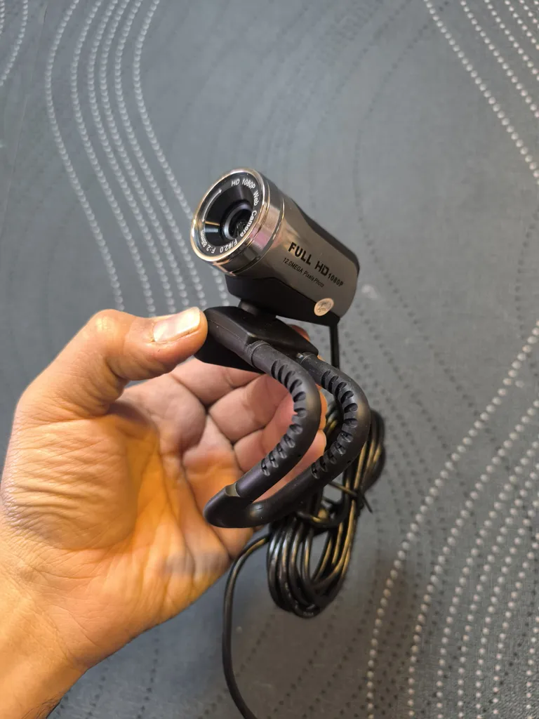 وب‌کم آوسدم مدل AW615