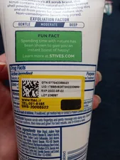 تجریه خرید اسکراب لایه بردار پوست اس تی.ایوز مدل Black Head Clearing حجم 170 میلی لیتر