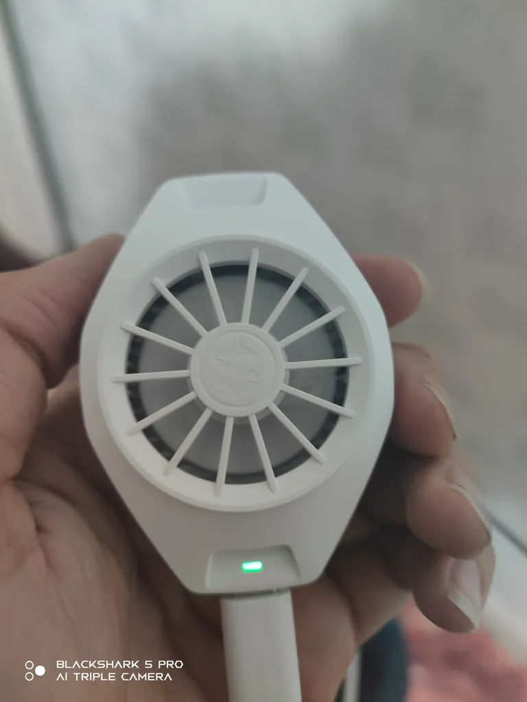 خنک کننده گوشی موبایل بلک شارک مدل Funcooler