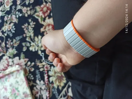 ساعت هوشمند گلوریمی مدل GS1 Pro 2024 دارای قابلیت های صفحه نمایش رنگی، صفحه نمایش لمسی، کنترل موسیقی (Music Player)، کنترل سطح اکسیژن خون، قابلیت مکالمه مستقیم، قابلیت مکالمه از طریق بلوتوث، پشتیبانی از زبان فارسی در منو و سیستم‌عامل بند سیلیکون