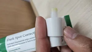 تجریه خرید کرم روشن کننده اکسیس وای مدل 6+1+1 حجم 50 میلی لیتر