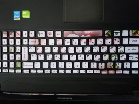 استیکر لپ تاپ کد D01 به همراه برچسب حروف فارسی کیبورد