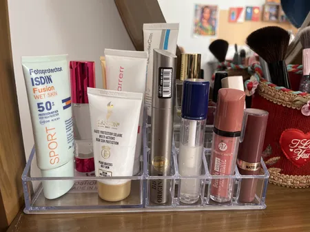 استند لوازم آرایشی مدل Ro011