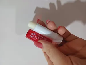 تجریه خرید بالم لب کامان مدل SOUR CHERRY SHINE