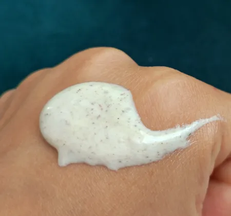 اسکراب لایه بردار پوست رینوزیت مدل Oil and Free حجم 200 میلی لیتر