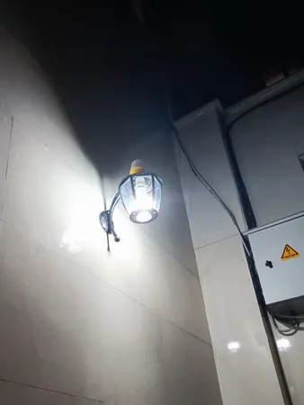 چراغ حیاطی دیواری مدل کلاسیک