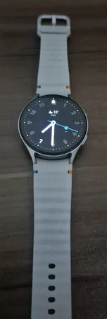 ساعت هوشمند سامسونگ مدل Galaxy Watch 7 44mm دارای قابلیت های کنترل موسیقی (Music Player) بند پلاستیک