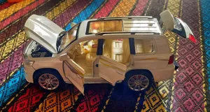تجریه خرید ماشین بازی مدل تویوتا لندکروز V8