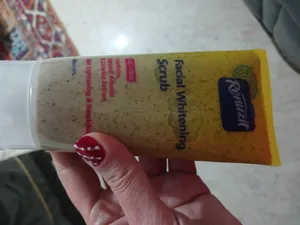 تجریه خرید اسکراب لایه بردار صورت رینوزیت مدل 019 حجم 200 میلی لیتر