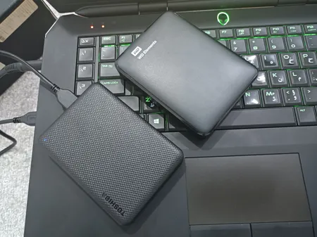 هارد اکسترنال توشیبا مدل Canvio Advance ظرفیت چهار ترابایت دارای رابط USB Type-A 3.0