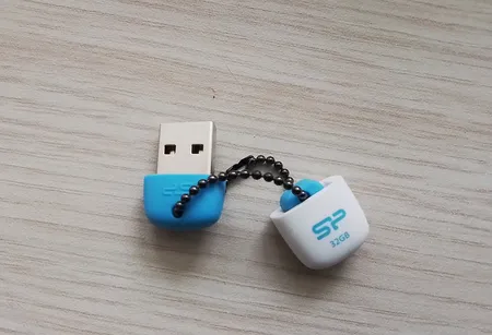 فلش مموری سیلیکون پاور مدل Touch T07 ظرفیت 32 گیگابایت