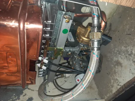 آبگرمکن دیواری بوتان مدل B3215i