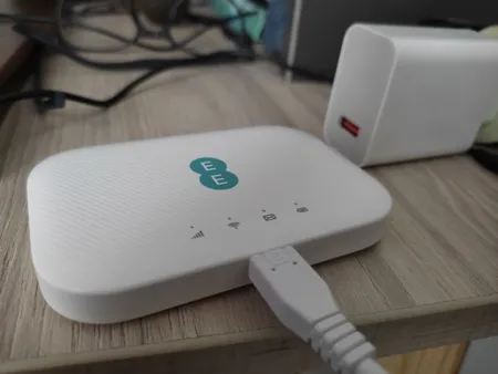 مودم 4.5G قابل حمل آلکاتل مدل EE71