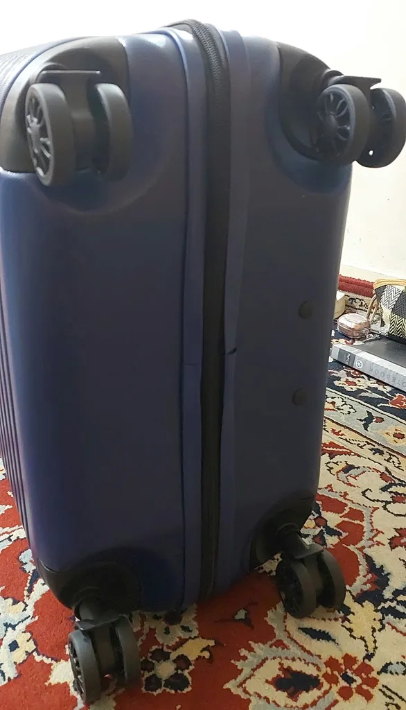 چمدان رونکاتو مدل VEGA کد 423432 سایز متوسط