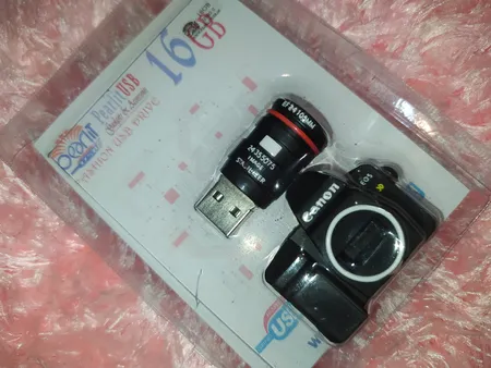 فلش مموری طرح دوربین عکاسی کانن مدل Ultita -CC01 ظرفیت 16 گیگابایت