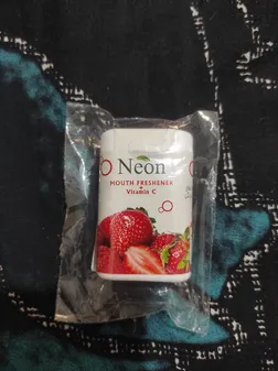 قرص خوشبو کننده دهان نئون با طعم توت فرنگی - 15 گرم