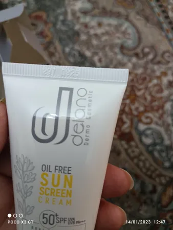 کرم ضد آفتاب دلانو مدل  Oil free حجم 50 میلی لیتر