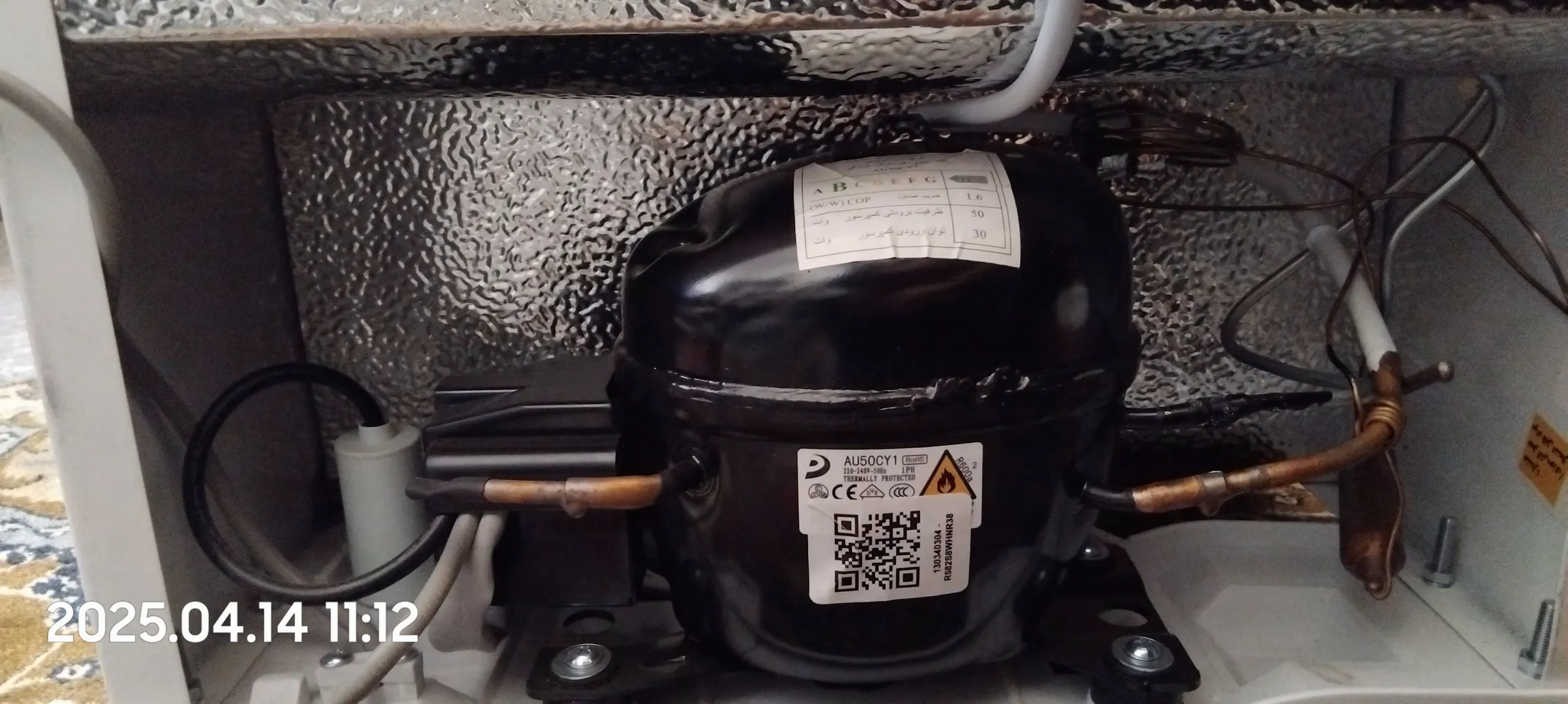 یخچال 5 فوت ایستکول مدل 2835، با ارتفاع 80، پهنای 44 و عمق 53 سانتی‌ متر، میزان مصرف انرژی A، دارای 3 طبقه در یخچال و 1 طبقه در فریزر، دارای سیستم دیفراست