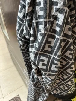 حوله پالتویی ارغوان طرح فلورا سایز 115