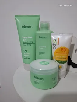 ژل شستشو صورت بلوم مدل عصاره چای سبز مناسب برای پوست چرب حجم 200 میلی لیتر