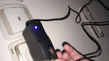 آداپتور 12 ولت 1 آمپر کد 1210