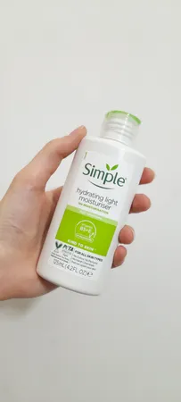 کرم آبرسان سیمپل مدل Light مناسب انواع پوست حجم 125 میلی‌لیتر