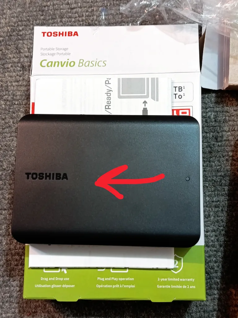 هارد اکسترنال توشیبا مدل Canvio ‌‌Basics ظرفیت چهار ترابایت دارای رابط USB Type-A 3.0