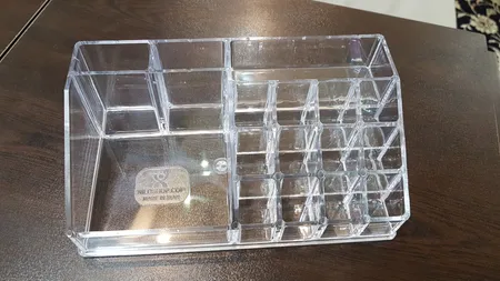 استند لوازم آرایشی مدل Ro01