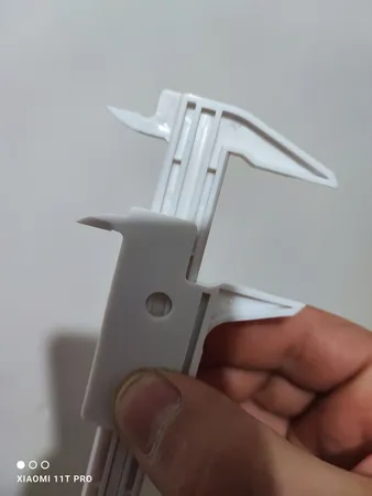 کولیس مدل Z2 گستره 0 تا 100 میلی متر