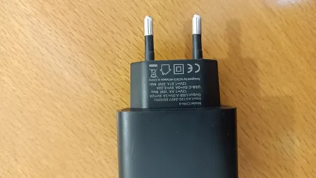 شارژر دیواری 20 وات دو پورت نوکسو مدل CHN-6 EU