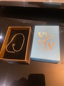 تجریه خرید دستبند طلا عیار 18 زنانه وی وی گلد گالری مدل هرینگبون کد V.A1100